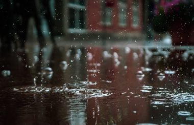 De la pluie à l'extérieur