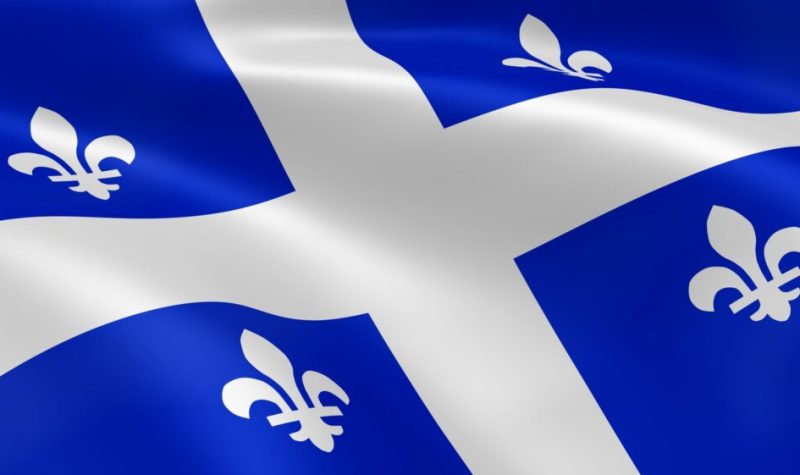 Drapeau de la province de Québec en grand plan.