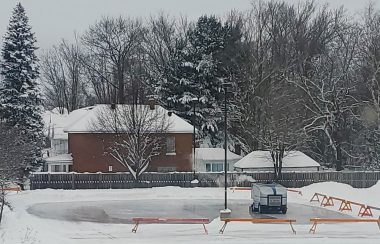 Surfaceuse du NSSRC sur la patinoire extérieure