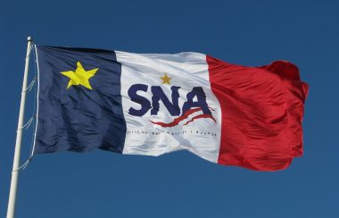 drapeau bleu blanc rouge avec étoile jaune