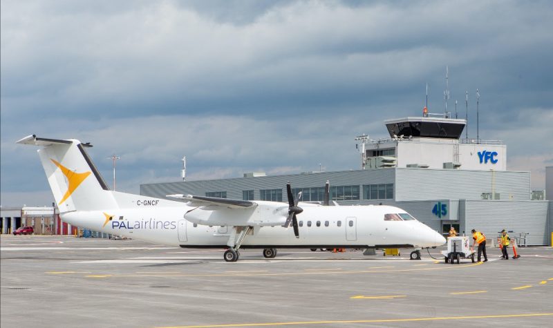 Un avion de PAL Airlines à l'aéroport de Fredericton